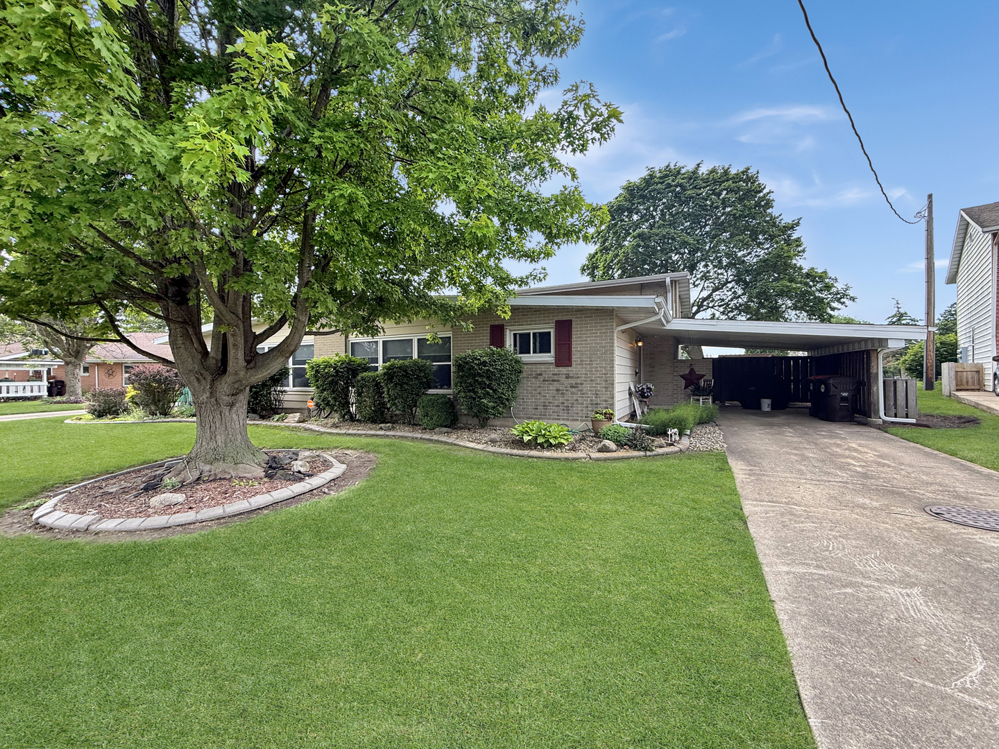 Photo 4 of 1616 Golfview Circle