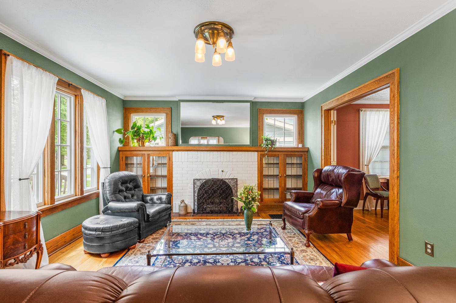 Photo 9 of 508 W Vermont Avenue