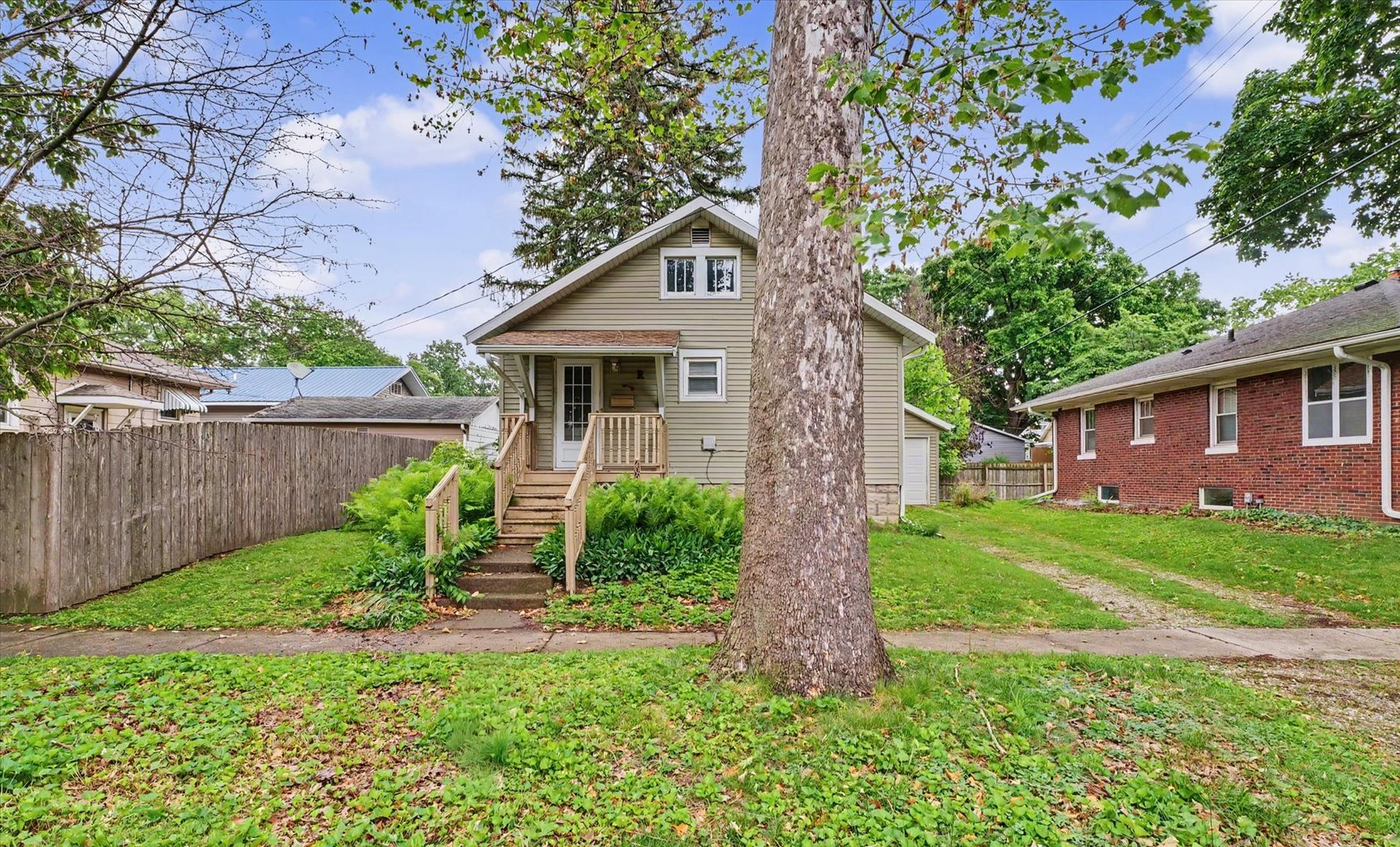 Photo 2 of 206 N Victor Street