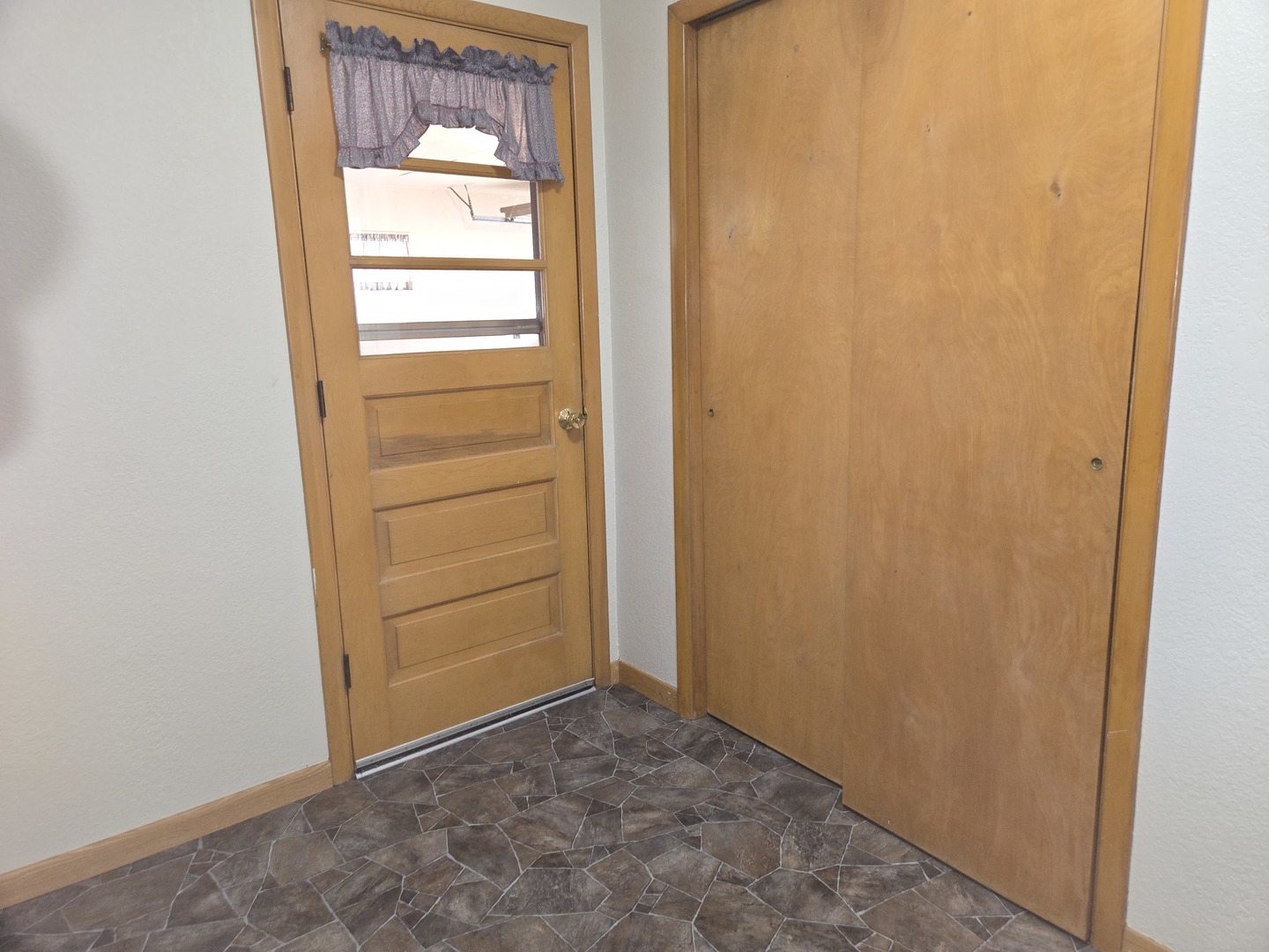 Garage Entrance/Laundry/Half Bath Area