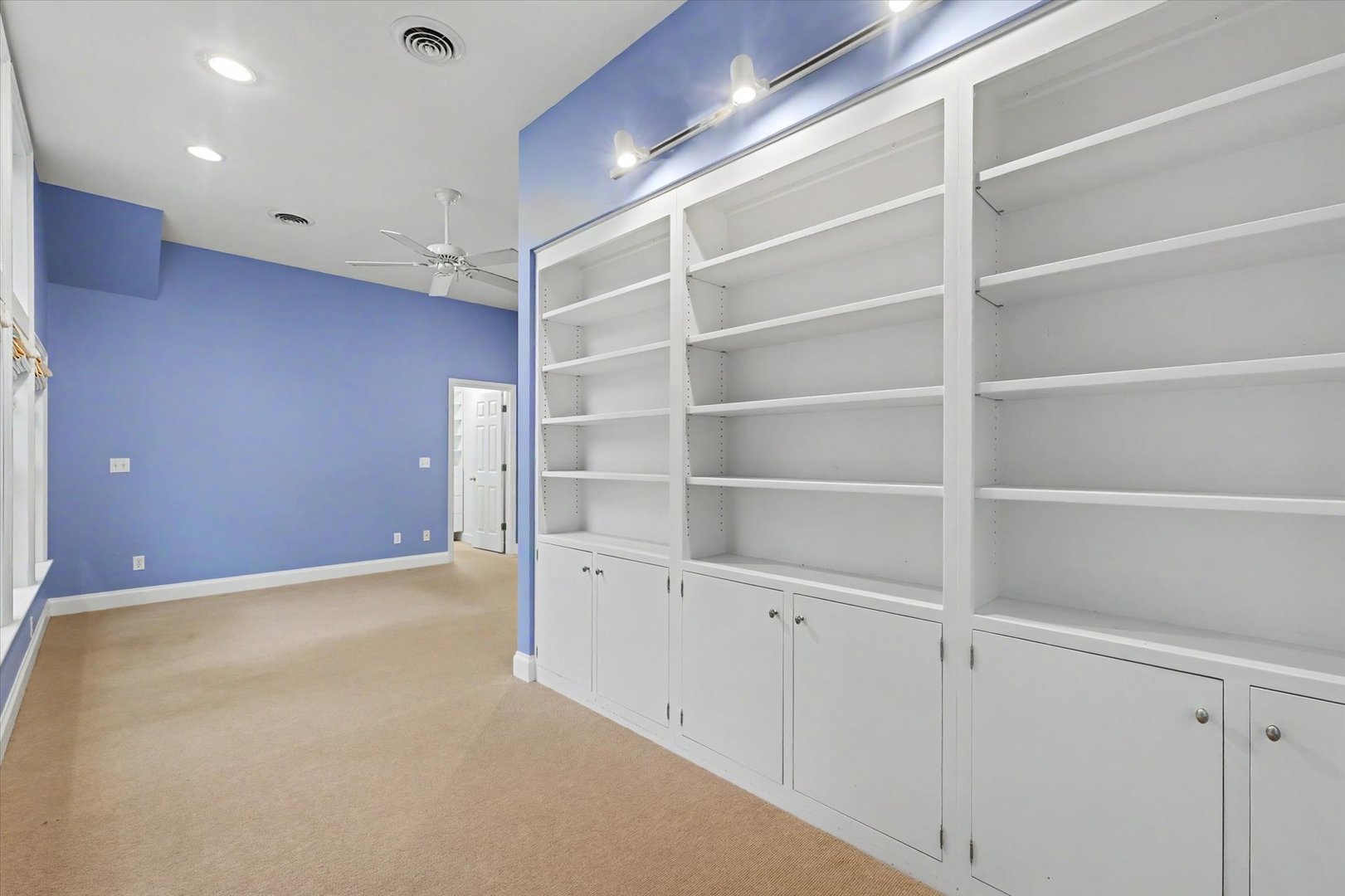 Primary suite - reader's nook