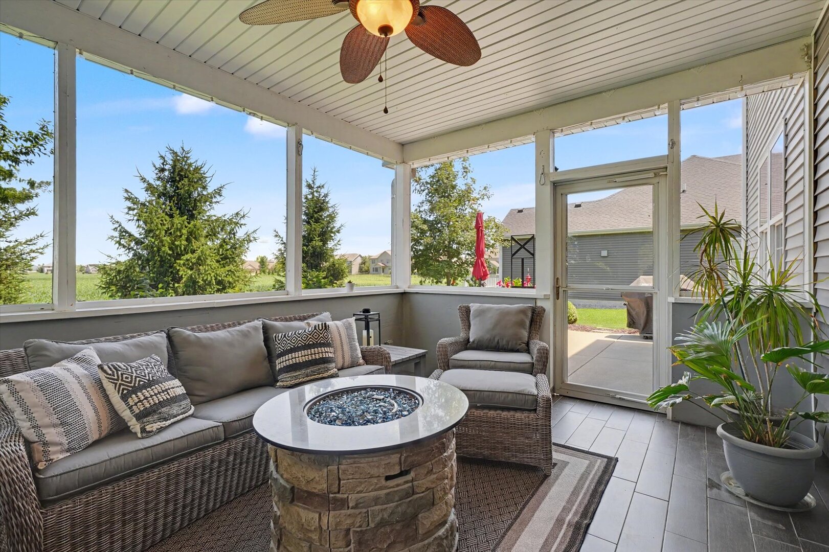 Screened in porch