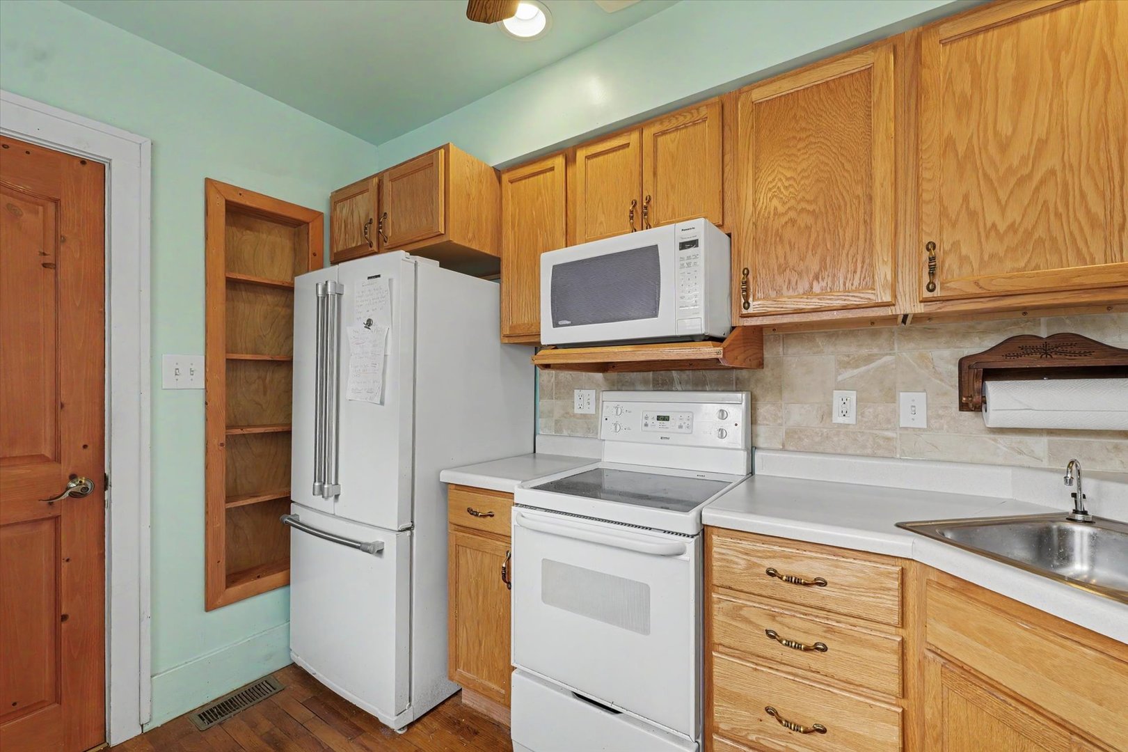 Photo 11 of 206 N Victor Street