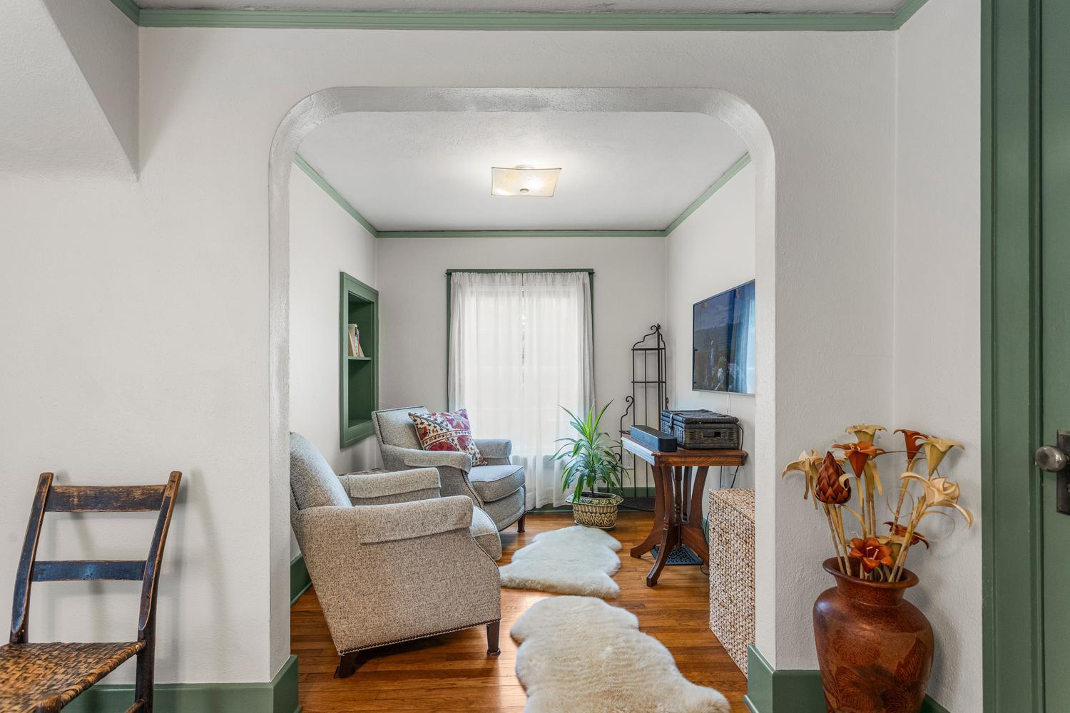 Photo 32 of 508 W Vermont Avenue