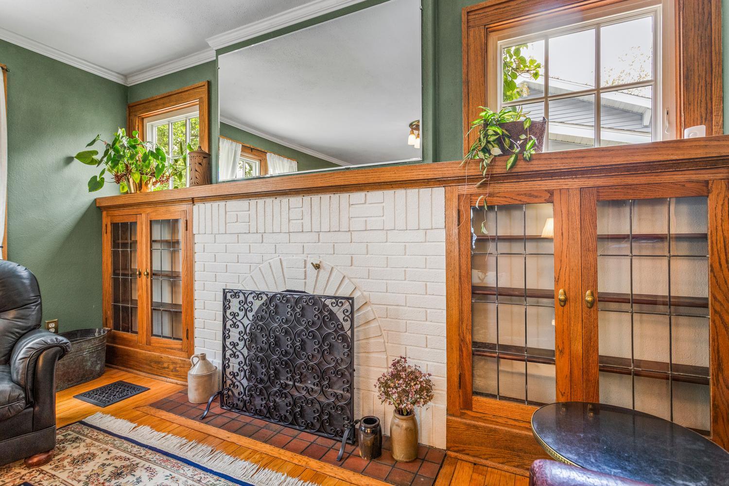 Photo 11 of 508 W Vermont Avenue