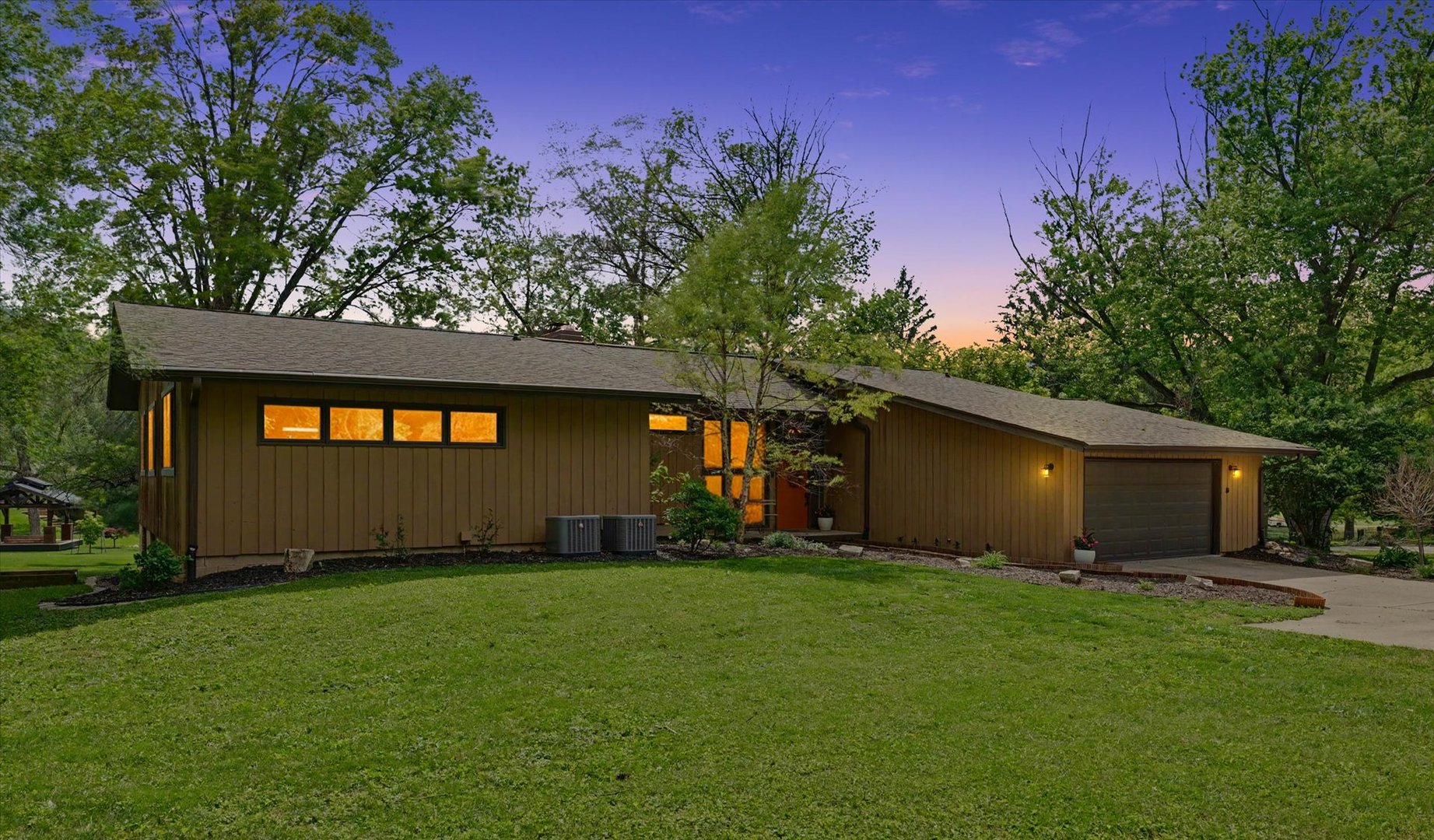 Photo of 1010 Parkview Drive, Mahomet, IL