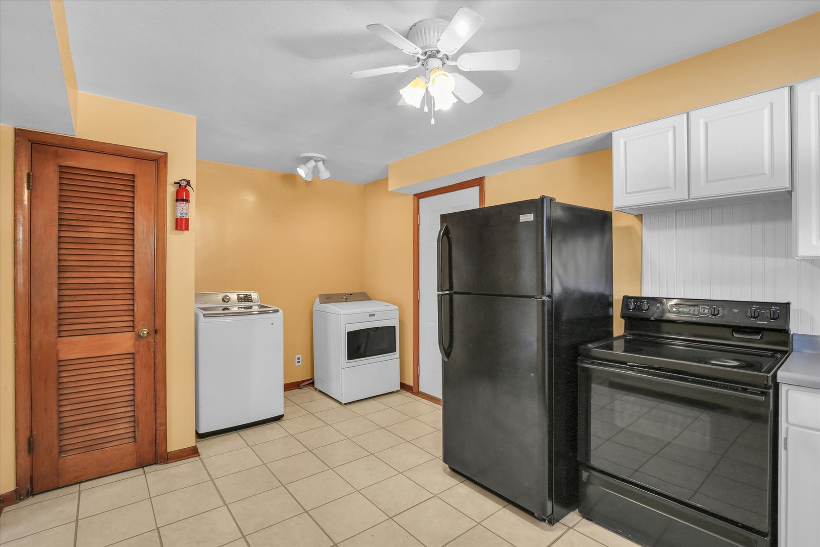 Photo 11 of 1108 S Mattis Avenue