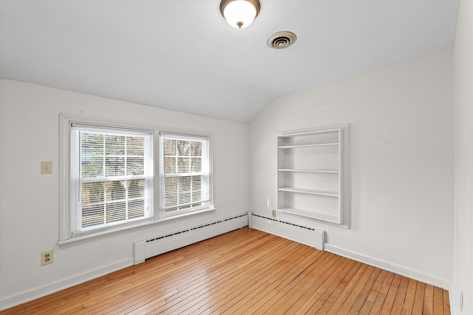 Photo 20 of 207 W Vermont Avenue