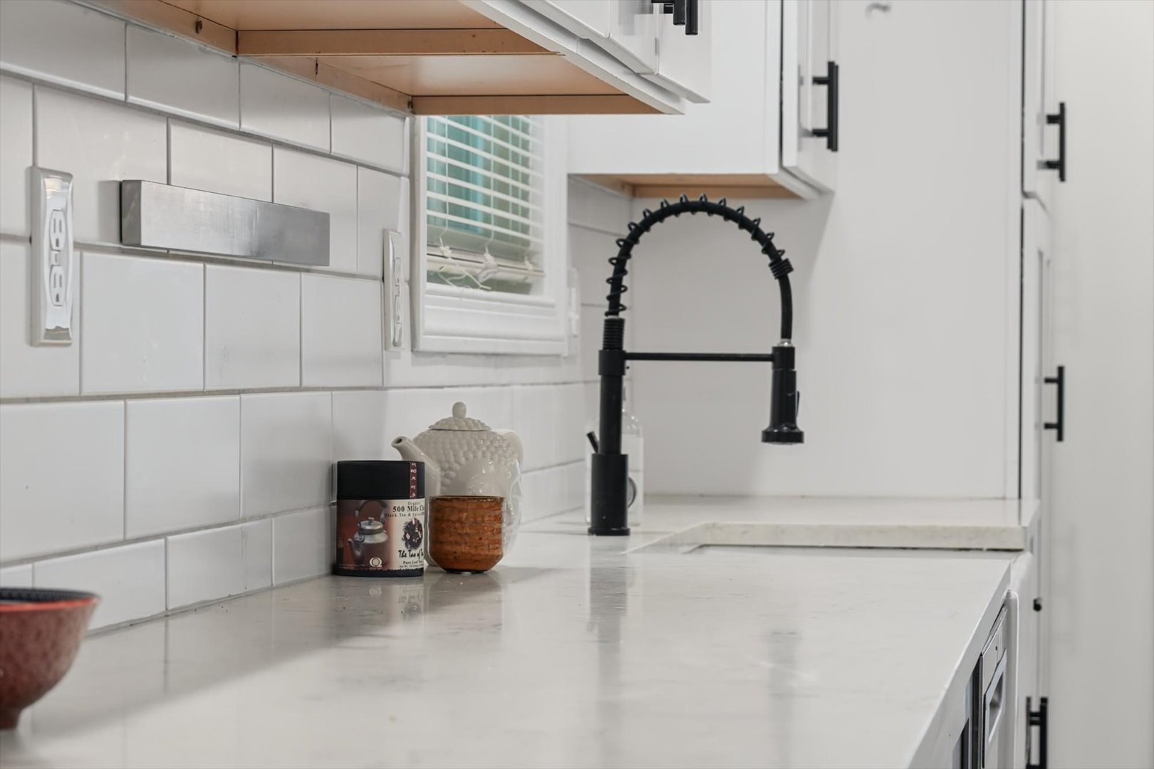 Tile backsplash, stainless magnetic knife bar