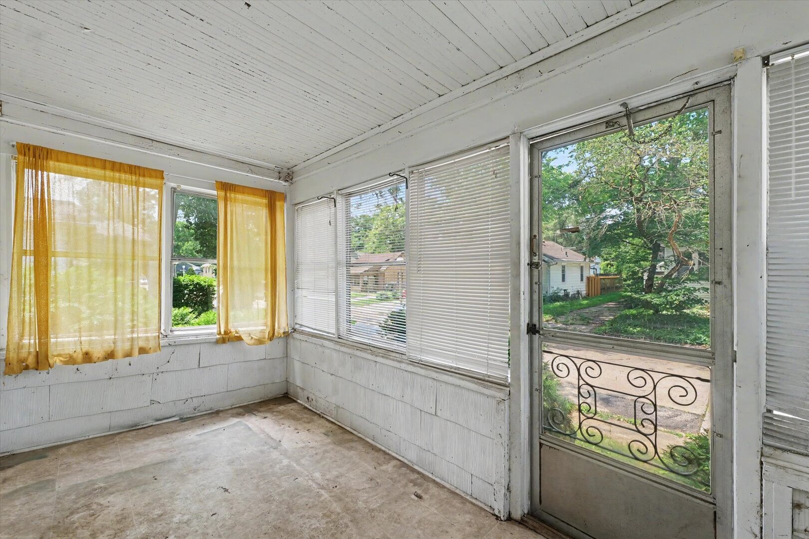 Photo 9 of 402 S Johnson Avenue