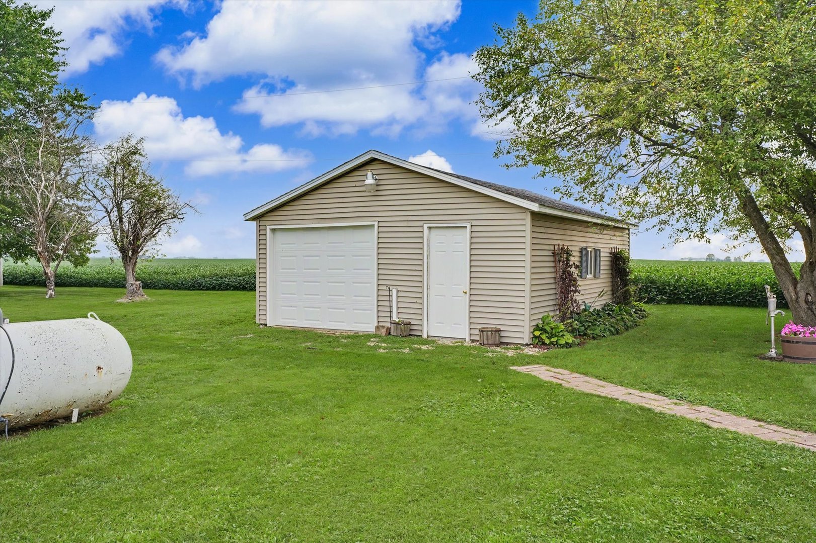 Property photo 38