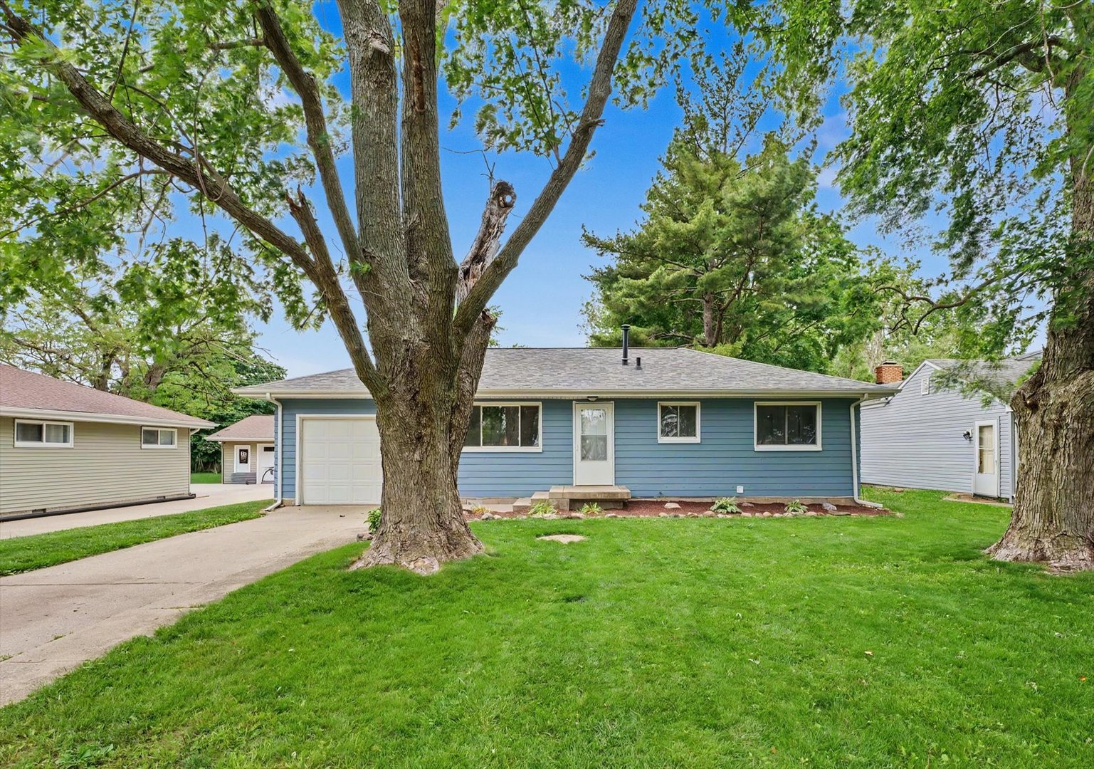 Photo of 806 E Ethel Street, St. Joseph, IL