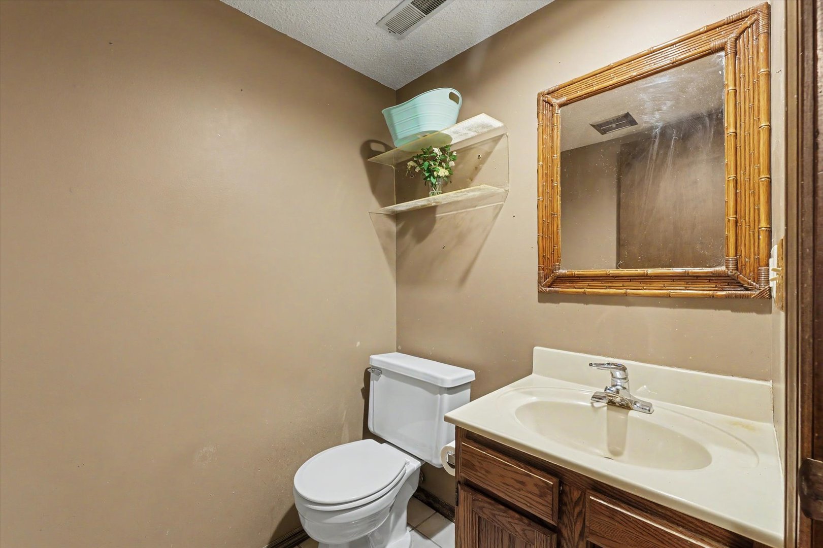 Lower Level 1/2 Bat