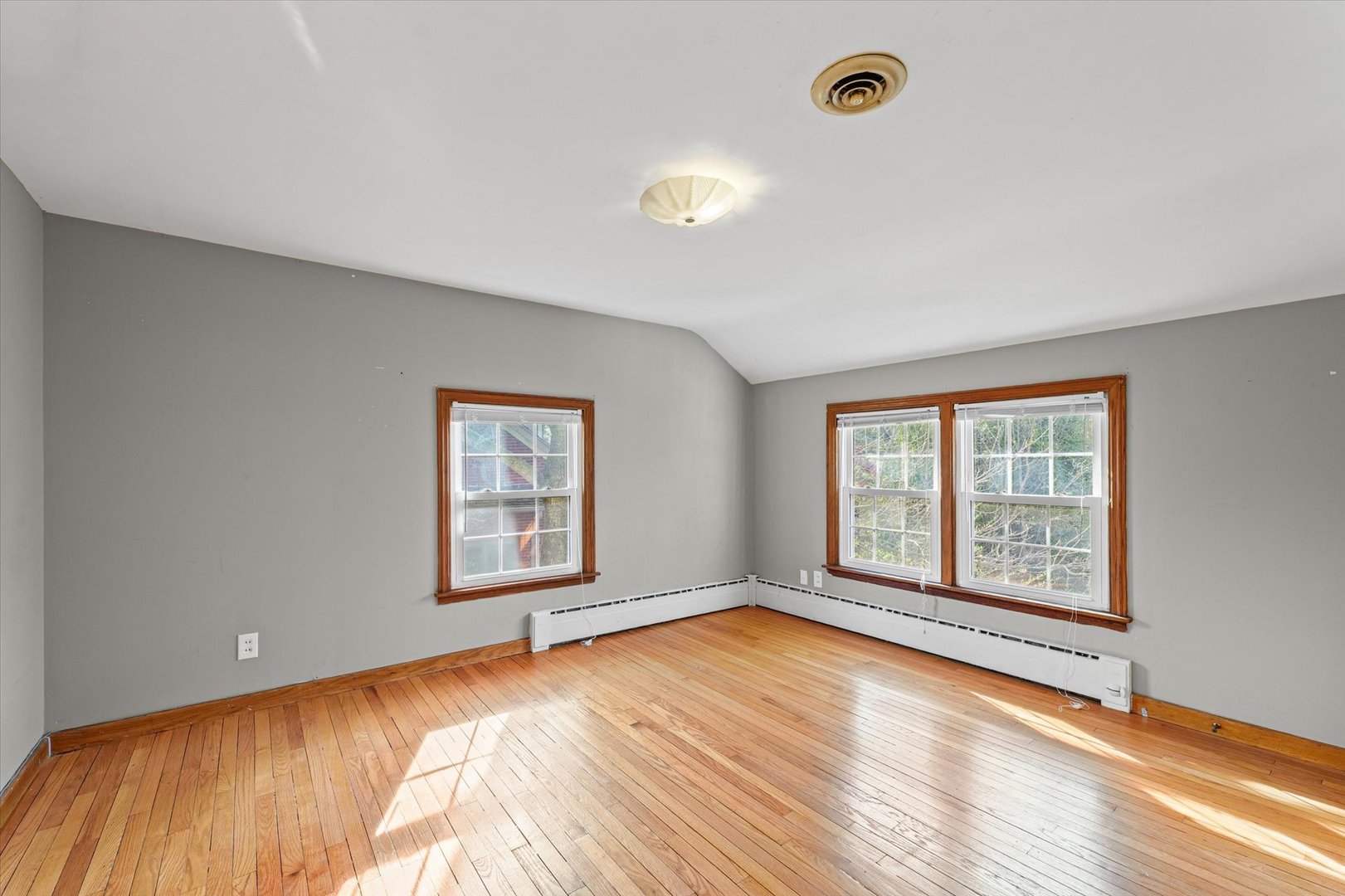 Photo 22 of 207 W Vermont Avenue