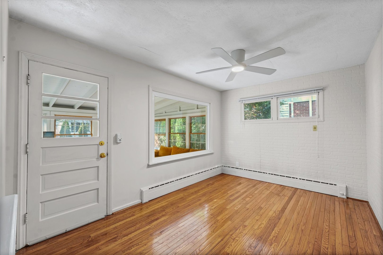 Photo 13 of 207 W Vermont Avenue