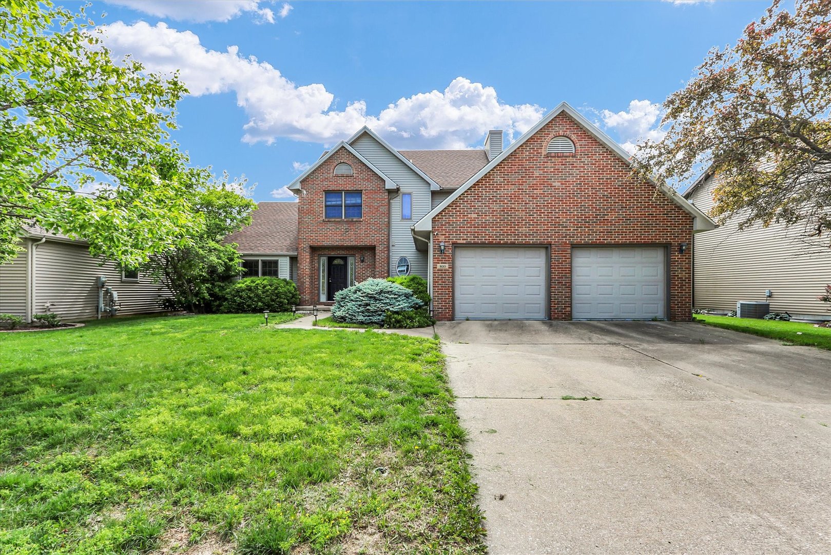 Photo of 800 Lavender Drive, Savoy, IL