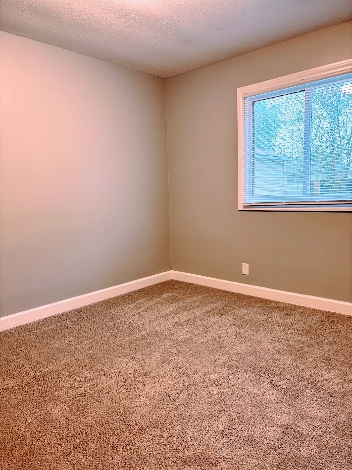 Photo 4 of 1081 Eastview Drive