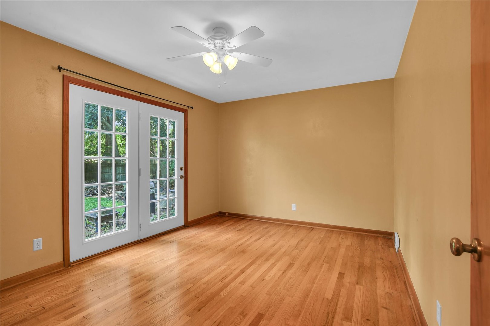 Photo 13 of 1108 S Mattis Avenue