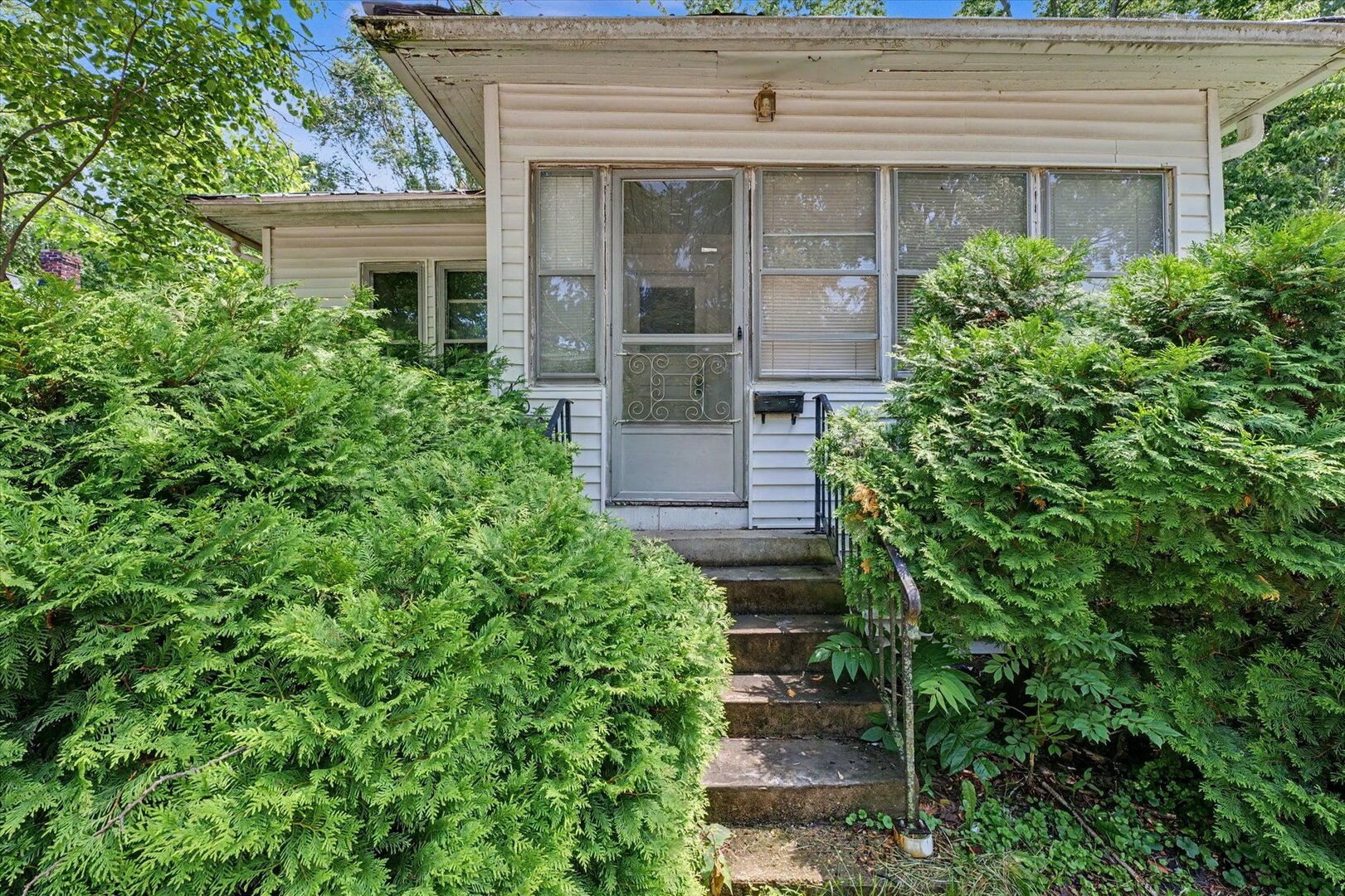 Photo 7 of 402 S Johnson Avenue