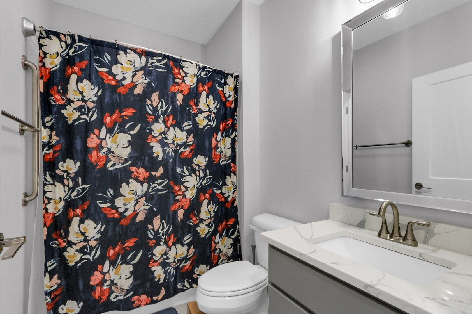 Full bathroom on main level