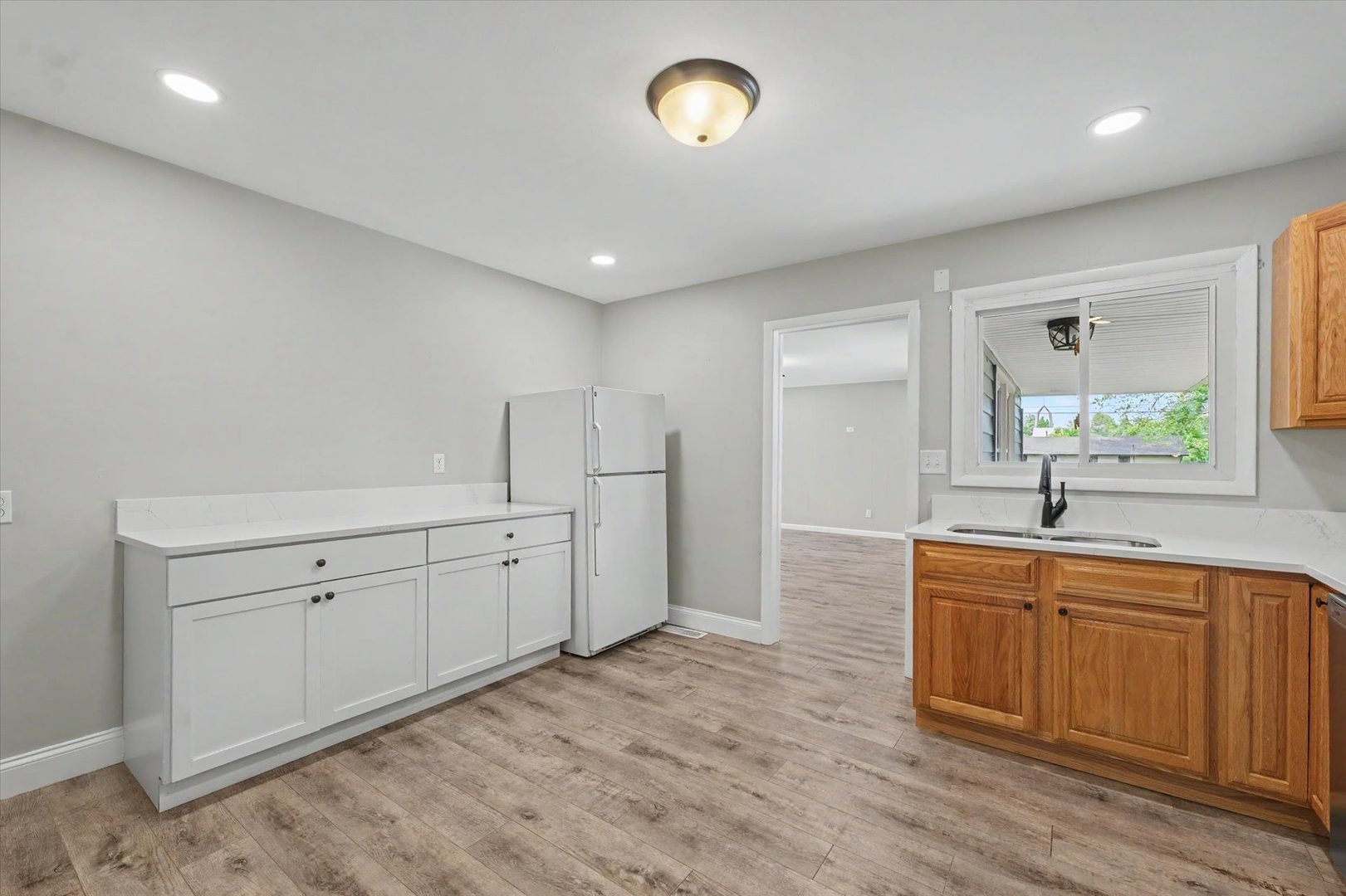 Photo 9 of 806 E Ethel Street