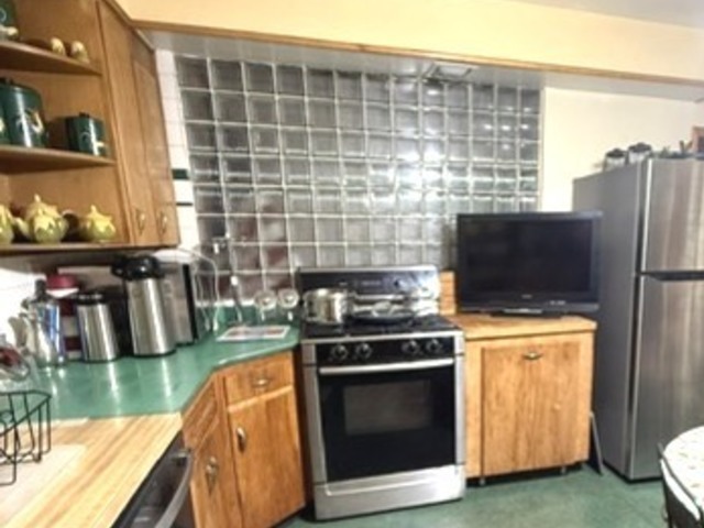 Eat in kitchen main level
