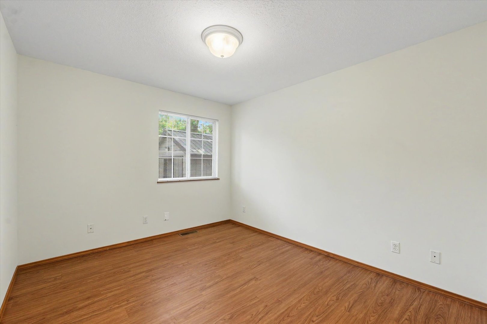 Photo 16 of 905 S Cottage Grove Avenue